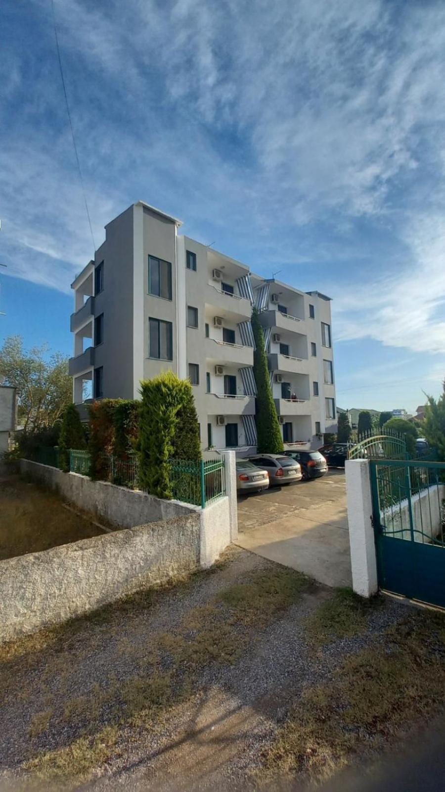 Hotel Vellezerit Celaj *